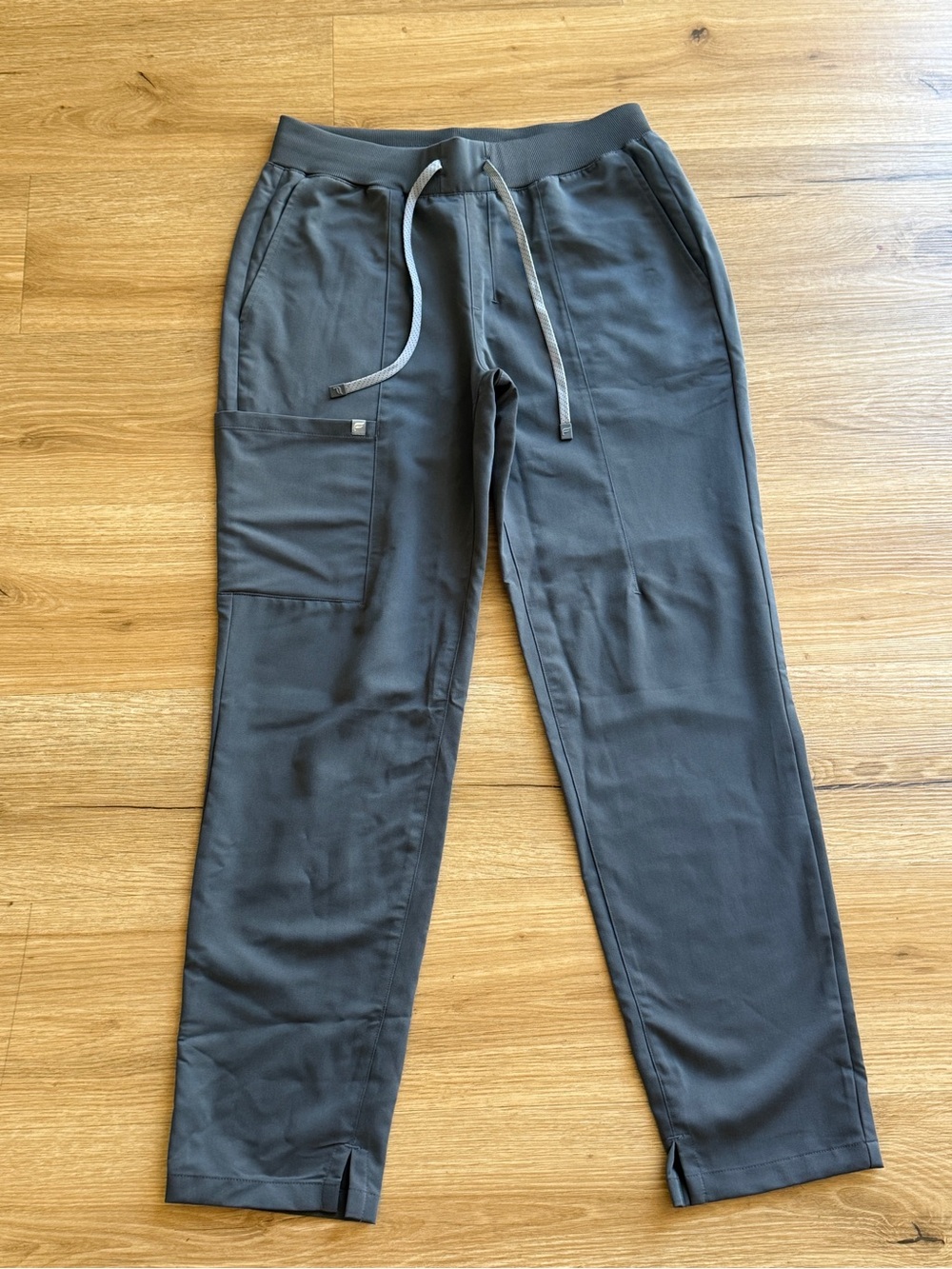 Fabletics Women's Ion scrub pant-  Dark Gray size Medium
